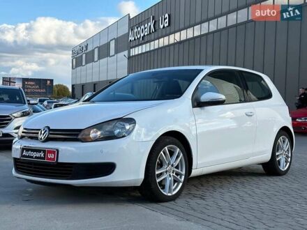 Белый Фольксваген Гольф, объемом двигателя 1.6 л и пробегом 243 тыс. км за 8590 $, фото 1 на Automoto.ua