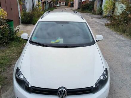 Белый Фольксваген Гольф, объемом двигателя 1.6 л и пробегом 248 тыс. км за 7600 $, фото 1 на Automoto.ua