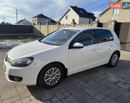 Белый Фольксваген Гольф, объемом двигателя 1.6 л и пробегом 247 тыс. км за 8800 $, фото 1 на Automoto.ua