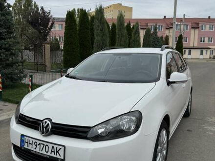 Фольксваген Гольф 2011 в Белгород-Днестровском на Automoto.ua Белый Фольксваген Гольф, объемом двигателя 1.6 л и пробегом 246 тыс. км за 8100 $, фото 1 на Automoto.ua