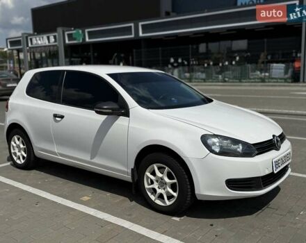 Белый Фольксваген Гольф, объемом двигателя 1.6 л и пробегом 209 тыс. км за 5999 $, фото 1 на Automoto.ua