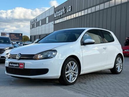 Белый Фольксваген Гольф, объемом двигателя 1.6 л и пробегом 243 тыс. км за 6800 $, фото 1 на Automoto.ua