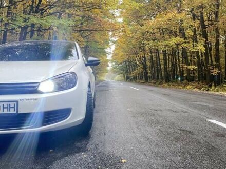 Белый Фольксваген Гольф, объемом двигателя 1.6 л и пробегом 202 тыс. км за 7900 $, фото 1 на Automoto.ua