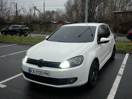 Белый Фольксваген Гольф, объемом двигателя 1.6 л и пробегом 294 тыс. км за 7800 $, фото 1 на Automoto.ua