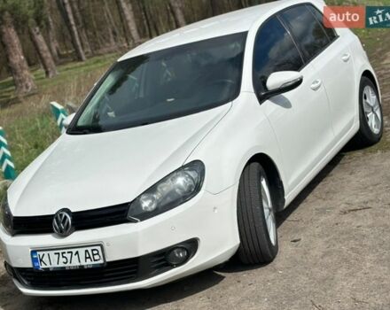Белый Фольксваген Гольф, объемом двигателя 1.6 л и пробегом 237 тыс. км за 9000 $, фото 1 на Automoto.ua