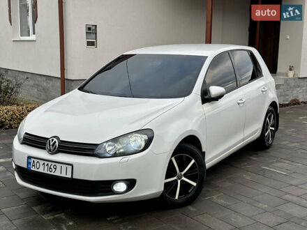 Белый Фольксваген Гольф, объемом двигателя 1.6 л и пробегом 214 тыс. км за 8300 $, фото 1 на Automoto.ua