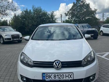Белый Фольксваген Гольф, объемом двигателя 1.39 л и пробегом 180 тыс. км за 9000 $, фото 1 на Automoto.ua