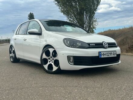 Фольксваген Гольф 2012 в Одессе на Automoto.ua Белый Фольксваген Гольф, объемом двигателя 2 л и пробегом 152 тыс. км за 11800 $, фото 1 на Automoto.ua