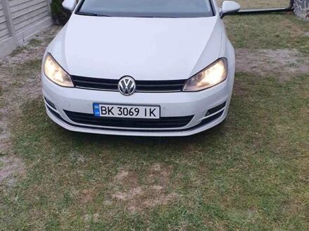 Белый Фольксваген Гольф, объемом двигателя 1.6 л и пробегом 195 тыс. км за 13375 $, фото 1 на Automoto.ua