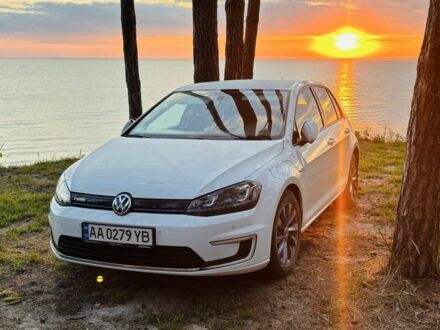 Белый Фольксваген Гольф, объемом двигателя 0 л и пробегом 175 тыс. км за 8100 $, фото 1 на Automoto.ua