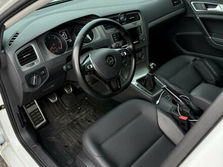 Белый Фольксваген Гольф, объемом двигателя 2 л и пробегом 171 тыс. км за 12500 $, фото 1 на Automoto.ua