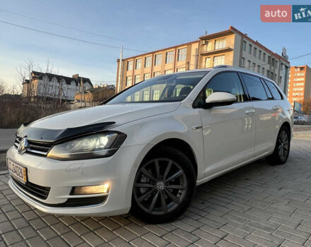 Белый Фольксваген Гольф, объемом двигателя 1.6 л и пробегом 241 тыс. км за 11600 $, фото 1 на Automoto.ua