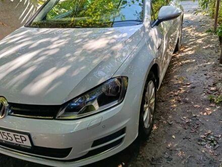 Фольксваген Гольф 2015 в Ужгороде на Automoto.ua Белый Фольксваген Гольф, объемом двигателя 1.6 л и пробегом 3 тыс. км за 10500 $, фото 1 на Automoto.ua