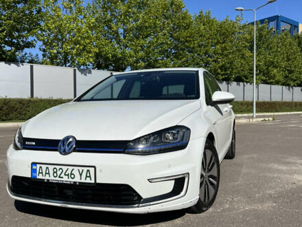 Белый Фольксваген Гольф, объемом двигателя 0 л и пробегом 161 тыс. км за 9700 $, фото 1 на Automoto.ua