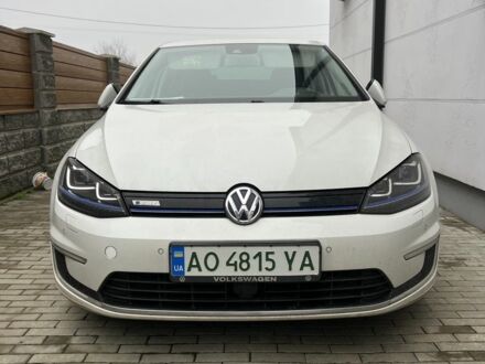 Белый Фольксваген Гольф, объемом двигателя 0 л и пробегом 142 тыс. км за 8800 $, фото 1 на Automoto.ua