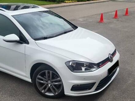 Белый Фольксваген Гольф, объемом двигателя 1.6 л и пробегом 198 тыс. км за 12000 $, фото 1 на Automoto.ua