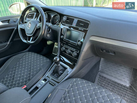 Белый Фольксваген Гольф, объемом двигателя 1.6 л и пробегом 238 тыс. км за 15000 $, фото 1 на Automoto.ua