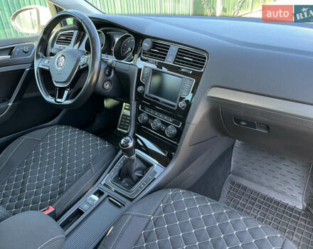 Белый Фольксваген Гольф, объемом двигателя 1.6 л и пробегом 238 тыс. км за 15000 $, фото 1 на Automoto.ua