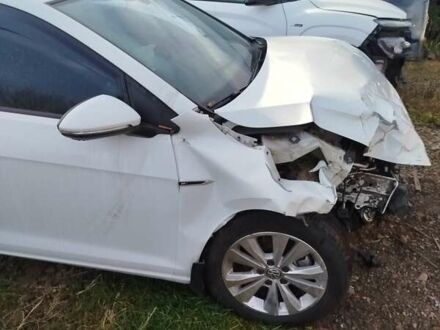 Белый Фольксваген Гольф, объемом двигателя 1.6 л и пробегом 280 тыс. км за 5500 $, фото 1 на Automoto.ua