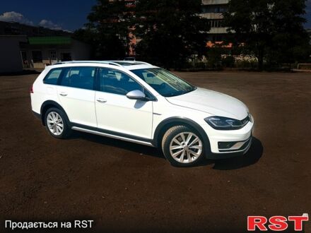 Белый Фольксваген Гольф, объемом двигателя 1.8 л и пробегом 107 тыс. км за 14000 $, фото 1 на Automoto.ua