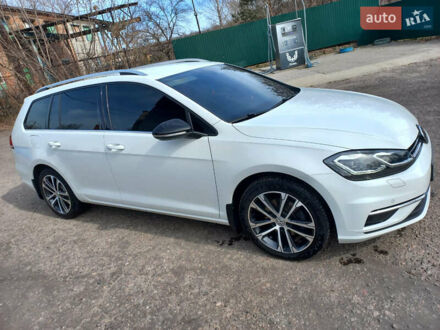 Фольксваген Гольф 2017 в Сумах на Automoto.ua Белый Фольксваген Гольф, объемом двигателя 1.97 л и пробегом 200 тыс. км за 15000 $, фото 1 на Automoto.ua