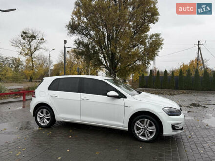 Фольксваген Гольф 2017 в Днепре (Днепропетровске) на Automoto.ua Белый Фольксваген Гольф, объемом двигателя 0 л и пробегом 113 тыс. км за 9200 $, фото 1 на Automoto.ua