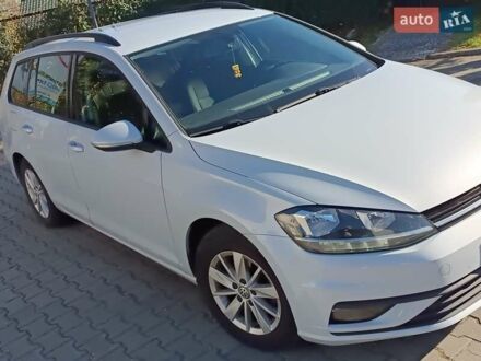 Фольксваген Гольф 2017 в Сумах на Automoto.ua Белый Фольксваген Гольф, объемом двигателя 1.6 л и пробегом 214 тыс. км за 12200 $, фото 1 на Automoto.ua