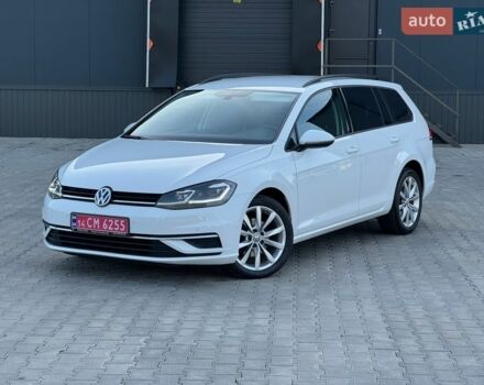 Белый Фольксваген Гольф, объемом двигателя 1.6 л и пробегом 231 тыс. км за 12999 $, фото 1 на Automoto.ua