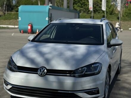 Фольксваген Гольф 2018 в Черновцах на Automoto.ua Белый Фольксваген Гольф, объемом двигателя 2 л и пробегом 270 тыс. км за 16200 $, фото 1 на Automoto.ua