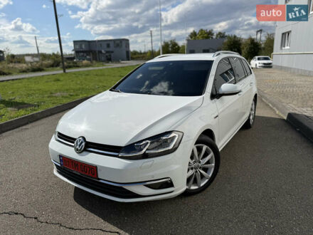 Фольксваген Гольф 2018 в Виноградове на Automoto.ua Белый Фольксваген Гольф, объемом двигателя 1.97 л и пробегом 280 тыс. км за 15850 $, фото 1 на Automoto.ua