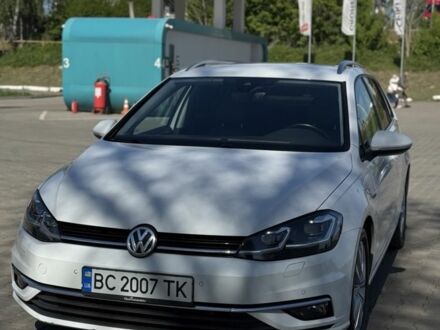 Фольксваген Гольф 2018 в Черновцах на Automoto.ua Белый Фольксваген Гольф, объемом двигателя 2 л и пробегом 260 тыс. км за 14500 $, фото 1 на Automoto.ua