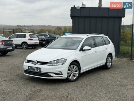 Белый Фольксваген Гольф, объемом двигателя 1.6 л и пробегом 262 тыс. км за 13350 $, фото 1 на Automoto.ua