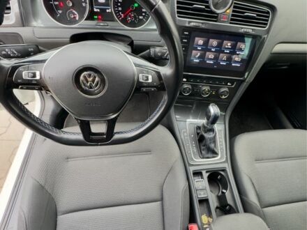 Белый Фольксваген Гольф, объемом двигателя 0 л и пробегом 50 тыс. км за 11500 $, фото 1 на Automoto.ua