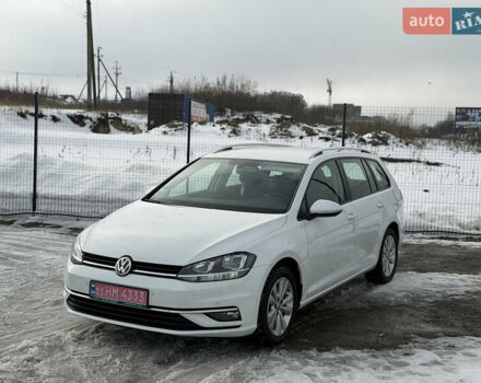 Белый Фольксваген Гольф, объемом двигателя 1.6 л и пробегом 263 тыс. км за 12950 $, фото 1 на Automoto.ua