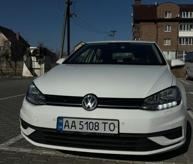 Белый Фольксваген Гольф, объемом двигателя 1.4 л и пробегом 99 тыс. км за 15500 $, фото 1 на Automoto.ua