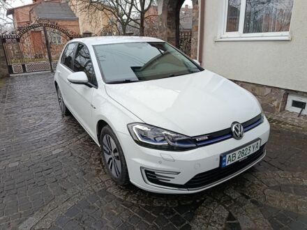 Белый Фольксваген Гольф, объемом двигателя 0 л и пробегом 77 тыс. км за 11500 $, фото 1 на Automoto.ua