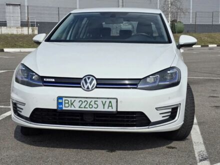 Белый Фольксваген Гольф, объемом двигателя 0 л и пробегом 97 тыс. км за 14400 $, фото 1 на Automoto.ua