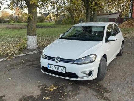 Белый Фольксваген Гольф, объемом двигателя 0 л и пробегом 92 тыс. км за 15299 $, фото 1 на Automoto.ua