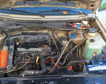 Бежевый Фольксваген Гольф, объемом двигателя 1.59 л и пробегом 100 тыс. км за 1100 $, фото 5 на Automoto.ua