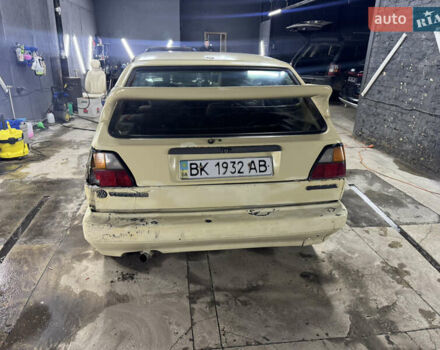 Бежевый Фольксваген Гольф, объемом двигателя 1.8 л и пробегом 200 тыс. км за 800 $, фото 6 на Automoto.ua