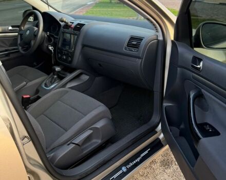 Бежевый Фольксваген Гольф, объемом двигателя 1.6 л и пробегом 230 тыс. км за 5700 $, фото 1 на Automoto.ua