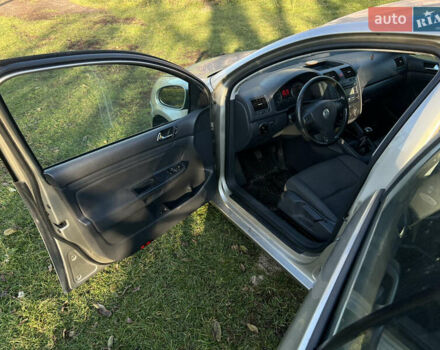 Бежевый Фольксваген Гольф, объемом двигателя 1.39 л и пробегом 251 тыс. км за 3900 $, фото 5 на Automoto.ua