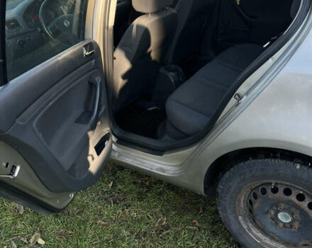 Бежевый Фольксваген Гольф, объемом двигателя 1.39 л и пробегом 251 тыс. км за 3900 $, фото 4 на Automoto.ua