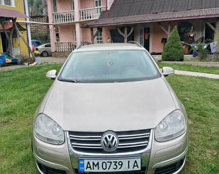 Бежевый Фольксваген Гольф, объемом двигателя 1.6 л и пробегом 210 тыс. км за 4999 $, фото 1 на Automoto.ua