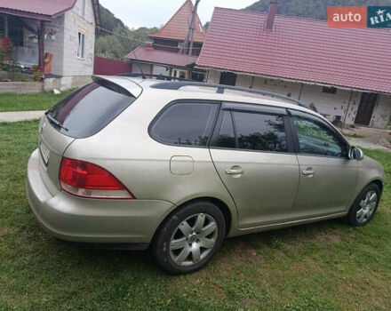 Бежевый Фольксваген Гольф, объемом двигателя 1.6 л и пробегом 210 тыс. км за 4999 $, фото 2 на Automoto.ua