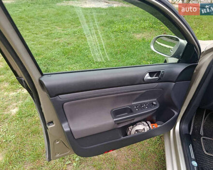 Бежевый Фольксваген Гольф, объемом двигателя 1.6 л и пробегом 210 тыс. км за 4999 $, фото 23 на Automoto.ua