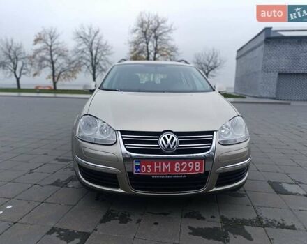 Бежевый Фольксваген Гольф, объемом двигателя 1.4 л и пробегом 248 тыс. км за 6800 $, фото 1 на Automoto.ua