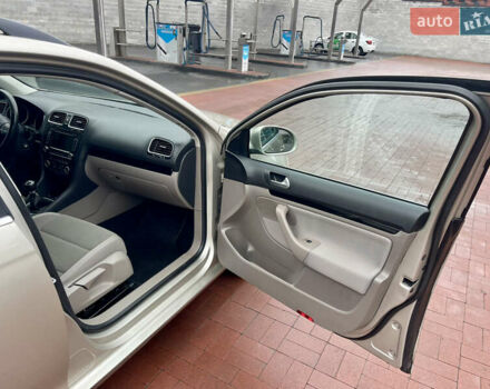 Бежевий Фольксваген Гольф, об'ємом двигуна 1.4 л та пробігом 153 тис. км за 8300 $, фото 18 на Automoto.ua