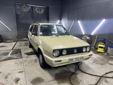 Бежевый Фольксваген Гольф, объемом двигателя 1.8 л и пробегом 200 тыс. км за 800 $, фото 1 на Automoto.ua