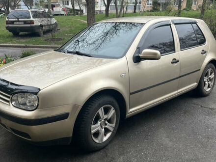 Бежевый Фольксваген Гольф, объемом двигателя 1.39 л и пробегом 238 тыс. км за 3800 $, фото 1 на Automoto.ua